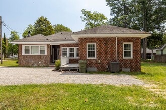 Building Photo - 20 Marion Ave