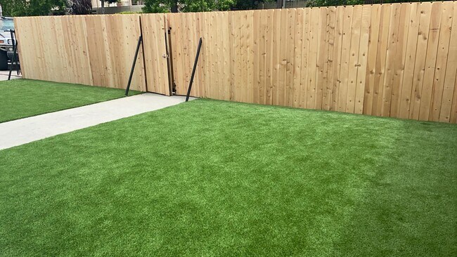 Building Photo - 7723 Simpson Ave