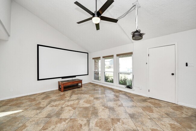 Building Photo - 601 E Castle Harbour Dr