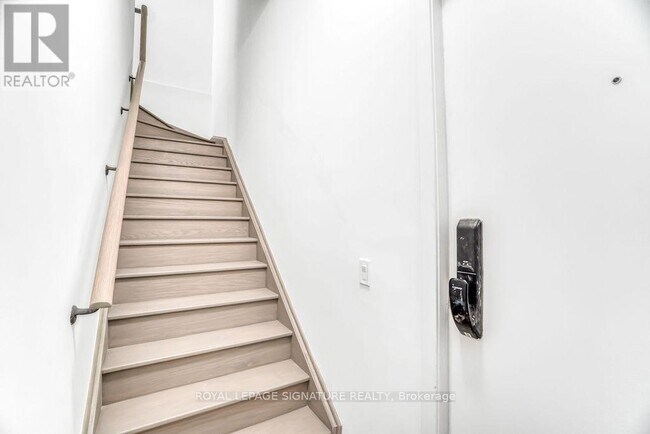 Photo du bâtiment - 3025-3025 Trailside Dr