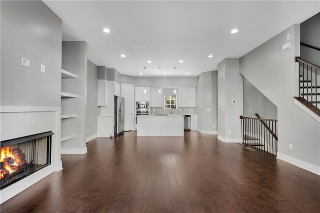 Building Photo - 743 Taylor Ct