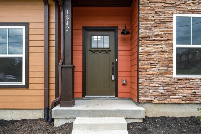 Building Photo - 1125 Waterburg Ln