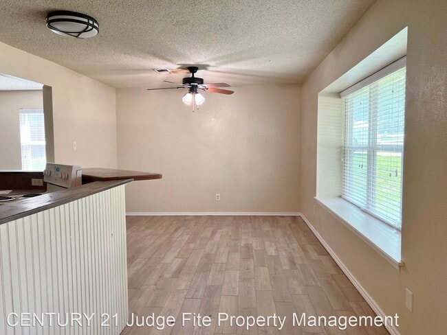 Building Photo - 4 br, 2 bath House - 508 Trail Lake Place
