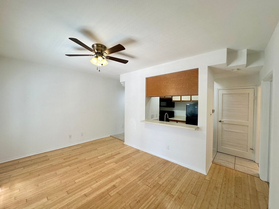 Primary Photo - 1/1 Apartment Walking Distance to UT