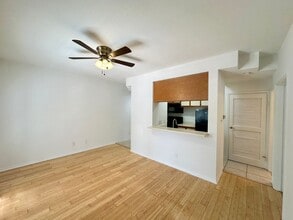 Building Photo - 2217 San Gabriel St