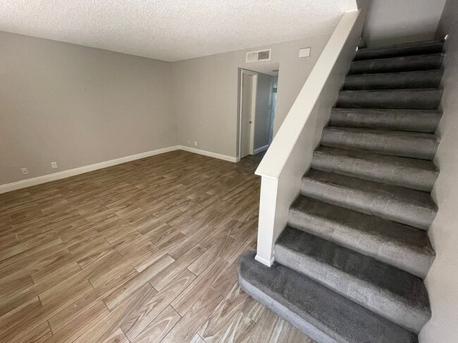 Building Photo - 7084 Burcot Ave