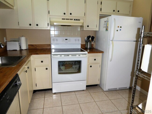 Foto del edificio - 7209 Golf Colony Ct
