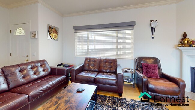 Building Photo - 3 + 2 CHARMING UNFURNISHED CONDO IN THE HE...
