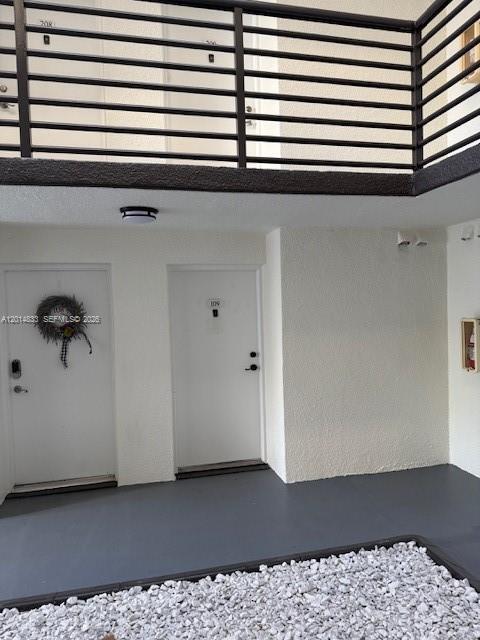 Building Photo - 9735 Fontainebleau Blvd