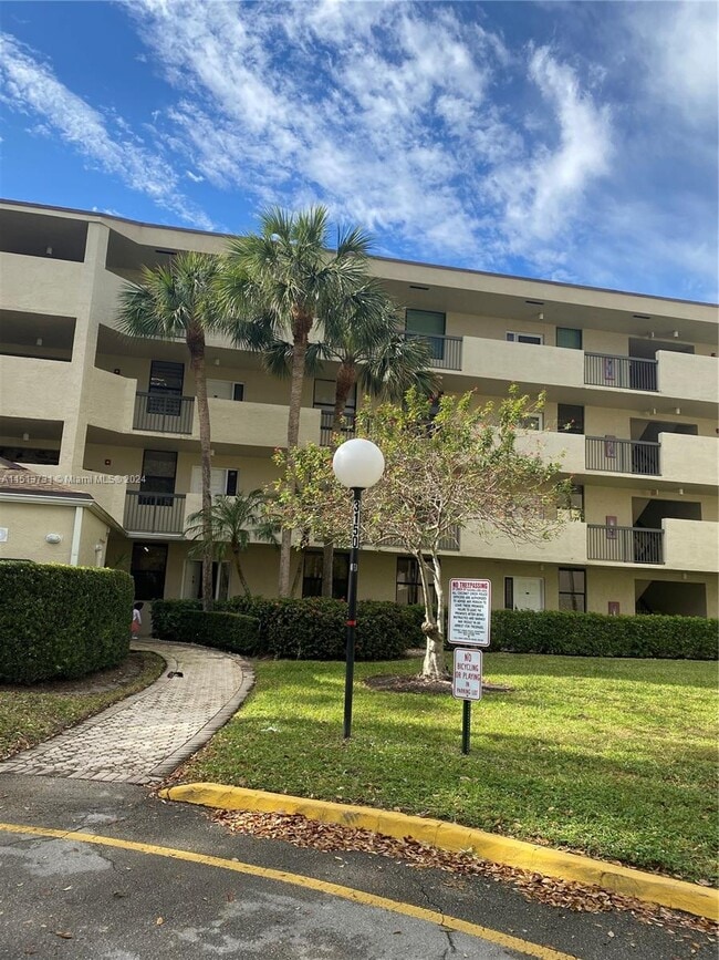 Building Photo - 3150 NW 42nd Ave