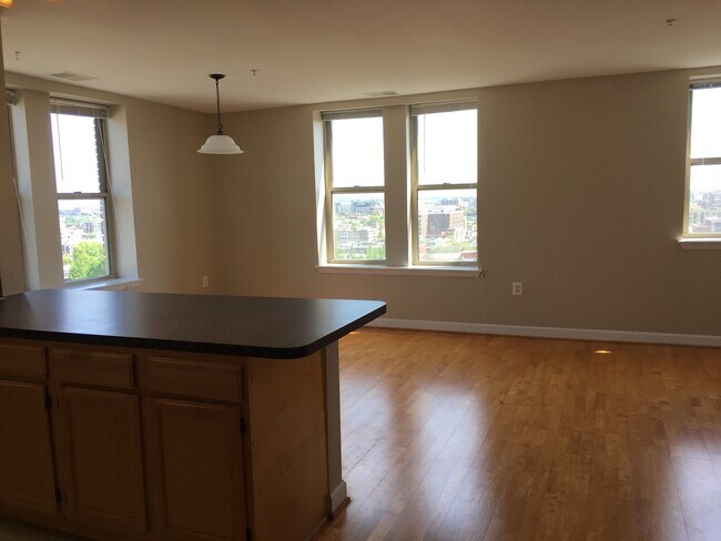 Foto del edificio - U Street/Columbia Heights 1 Bedroom with DEN