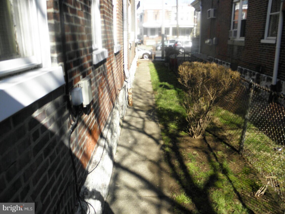 Primary Photo - 6633 Torresdale Ave