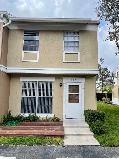Photo - 2896 Edgehill Ln Townhome