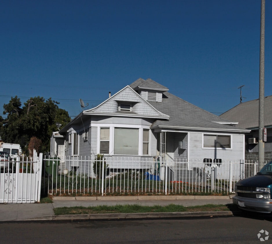 Building Photo - 837-839 E 25th St
