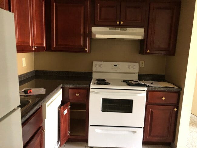 Well-maintained very clean - 2860 Washington Blvd