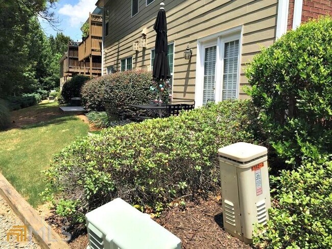 Building Photo - 6162 Deluna Way