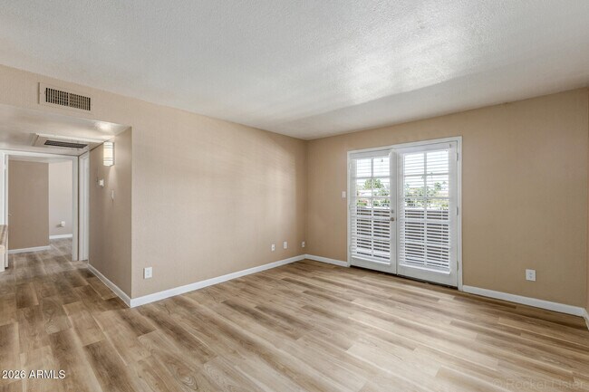 Foto del edificio - 5995 N 78th St