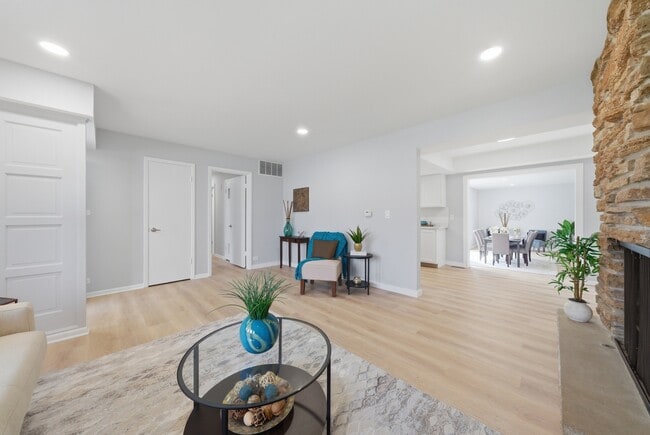 Foto del edificio - 593 Bristol Ln