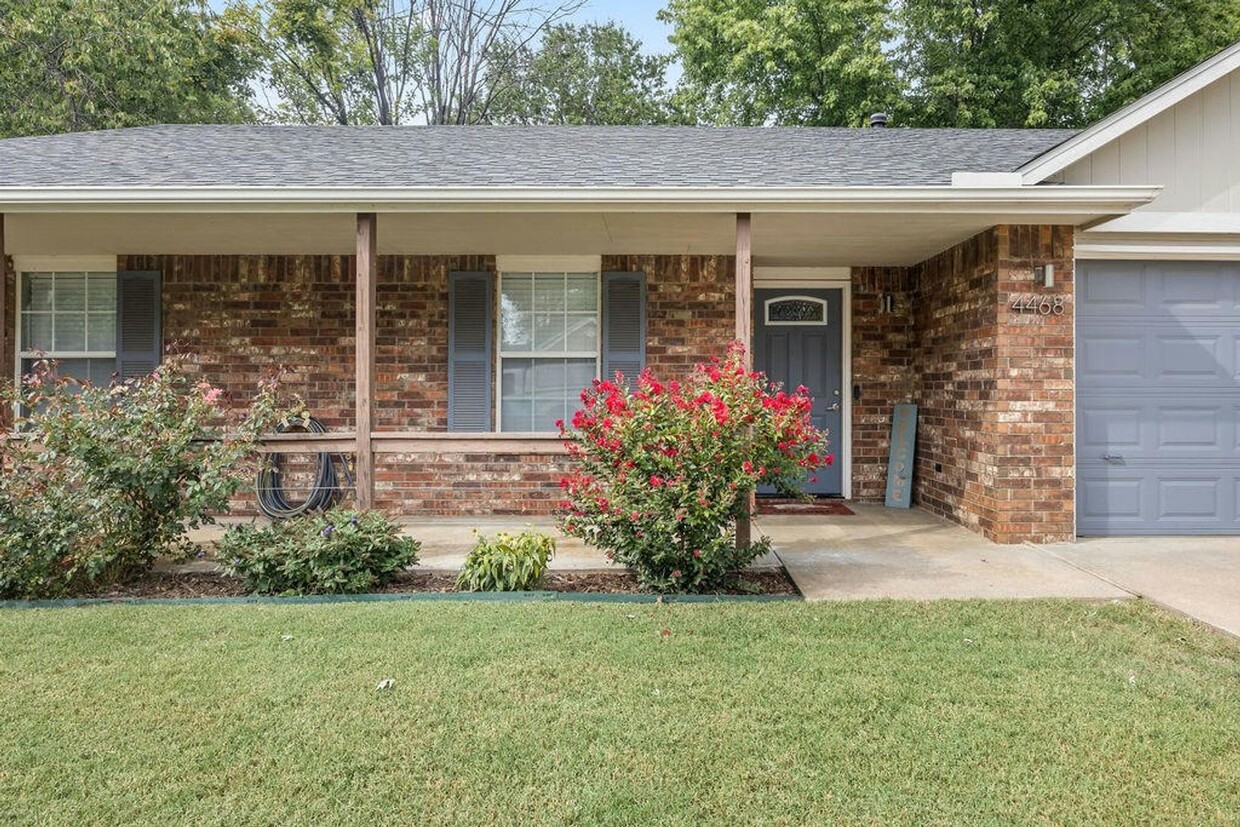 Foto principal - 3 bedroom 2 bath home in Fayetteville, fen...