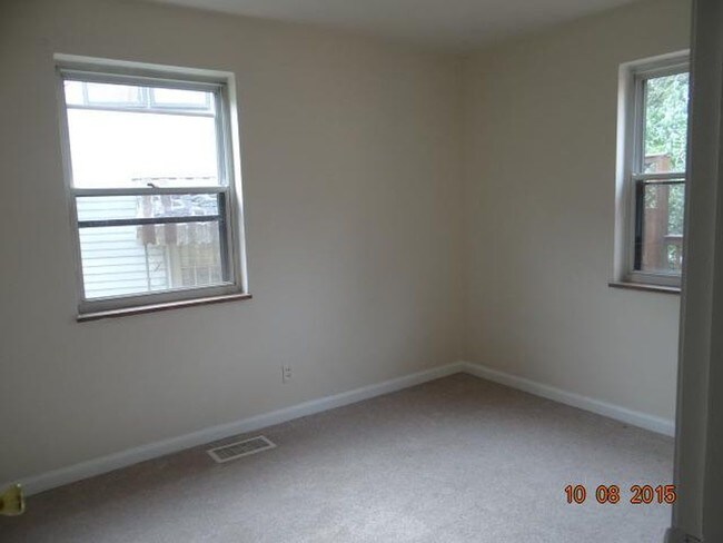 Building Photo - 5930-6413 Cheviot Rd