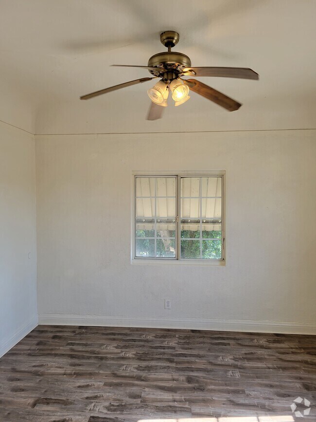 Apartments for Rent in Firestone Park CA with a Balcony 18 Rentals