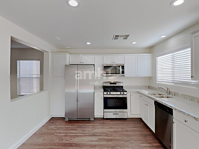 Foto del edificio - 10729 W Old Ironsides Ave