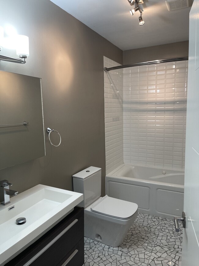 Building Photo - 99 W Main St