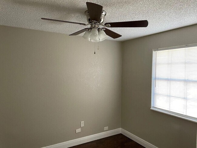 Foto del edificio - 1675 Sailpoint Dr