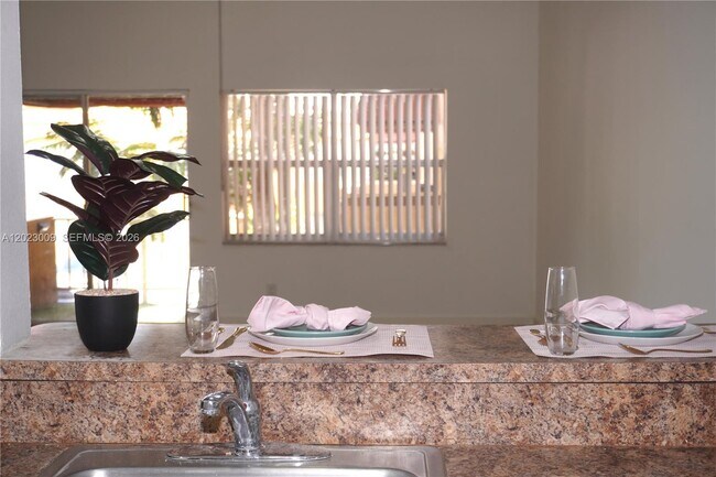 Foto del edificio - 17901 NW 68th Ave