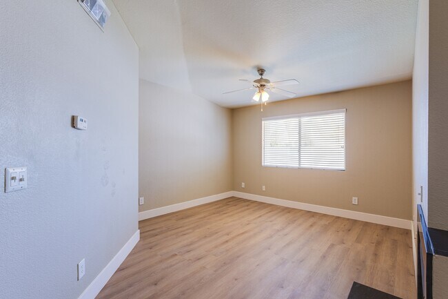 Foto del edificio - 8400 W Charleston Blvd
