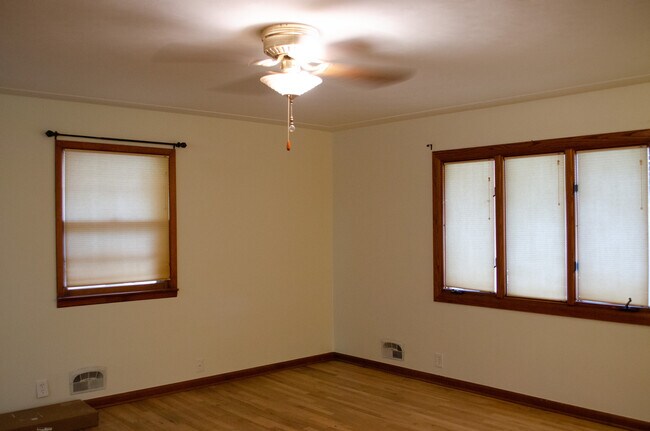 Sala de estar principal desde la entrada - 1314 Grant St