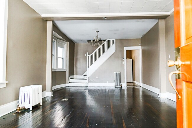 Building Photo - CUTE, COZY and FULL OF CHARACTER
