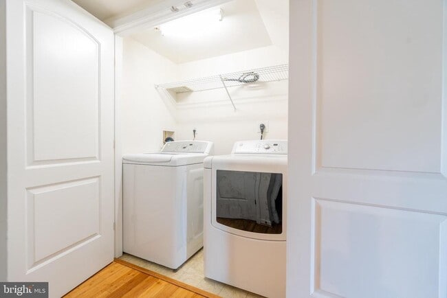 Building Photo - 211 Grist Mill Ln