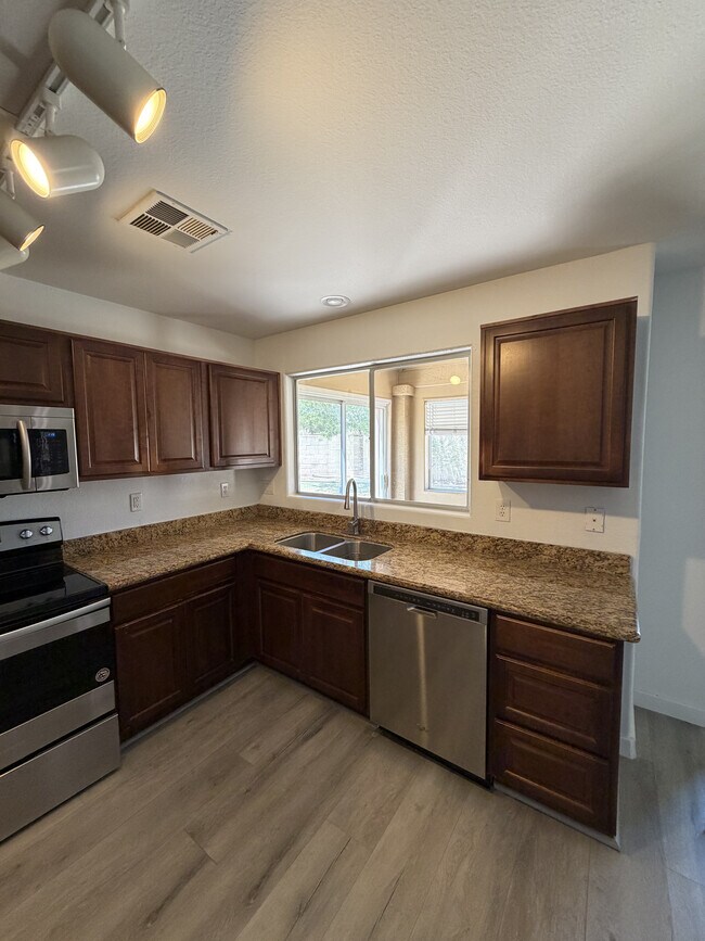 Foto del edificio - 1124 W Laurel Ave
