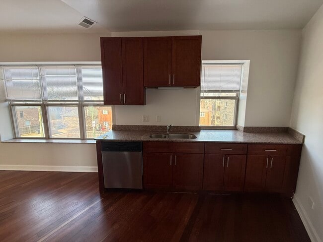 Foto del edificio - 2048 W Touhy Ave