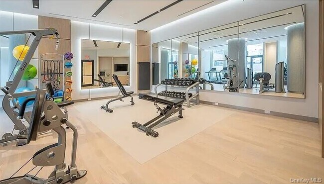 Foto del edificio - 136-18 Maple Ave