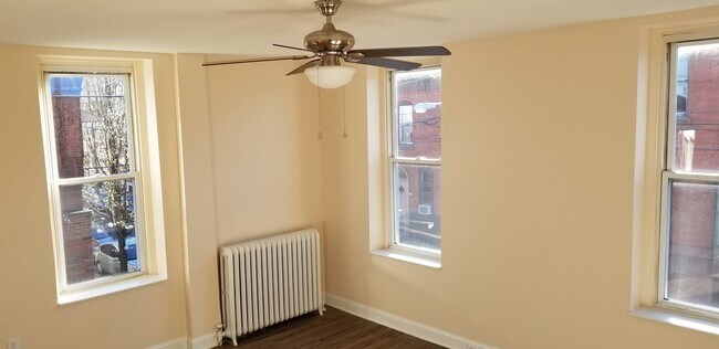 Building Photo - 2013 S 13th St