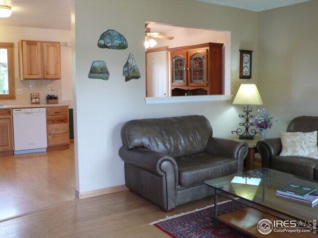 Foto del edificio - 1008 Harrison Dr