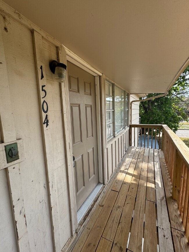 Foto del edificio - 2 Bedroom, 1 Bathroom, Upstairs unit with ...