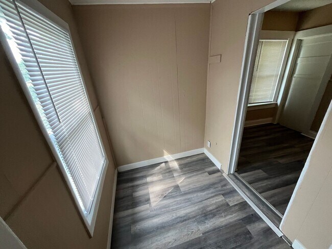 Foto del edificio - 1425 Parrish Ave