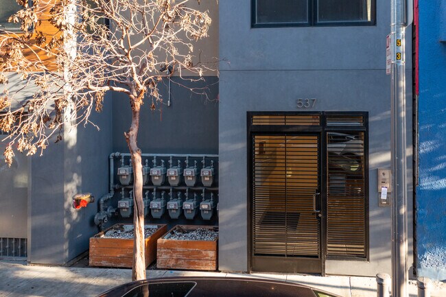 Entrance - 537 Natoma