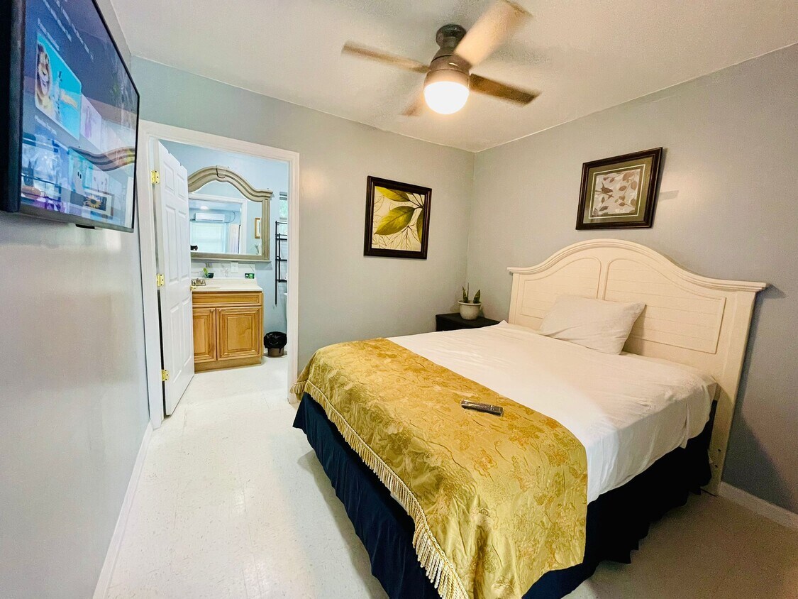 Foto principal - 5080 Wayside Dr
