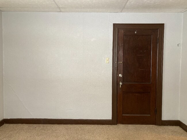 Building Photo - 264 College St SE