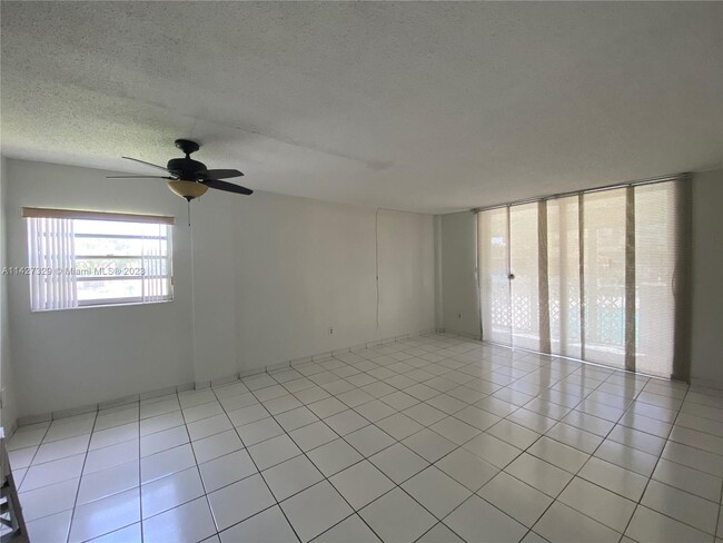Building Photo - 16450 Miami Dr