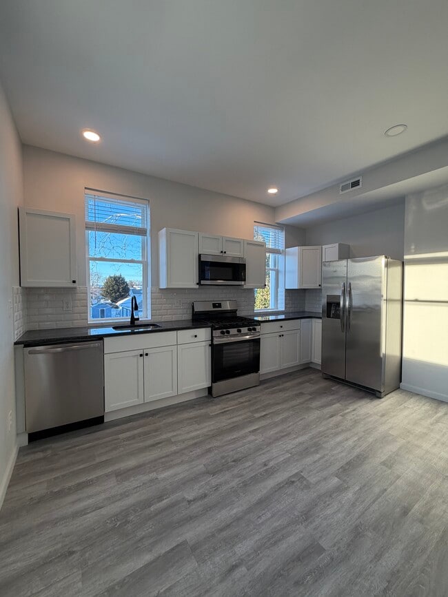 Building Photo - 934 11th Ave