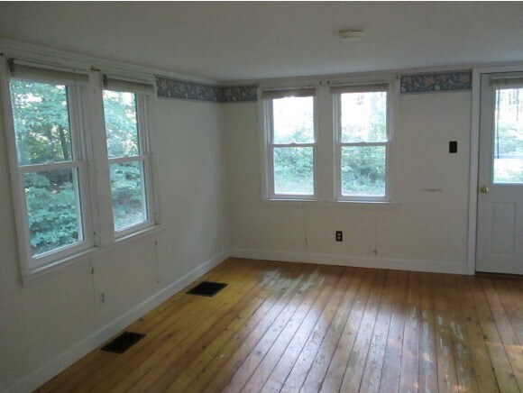 Building Photo - 886 Forest Rd