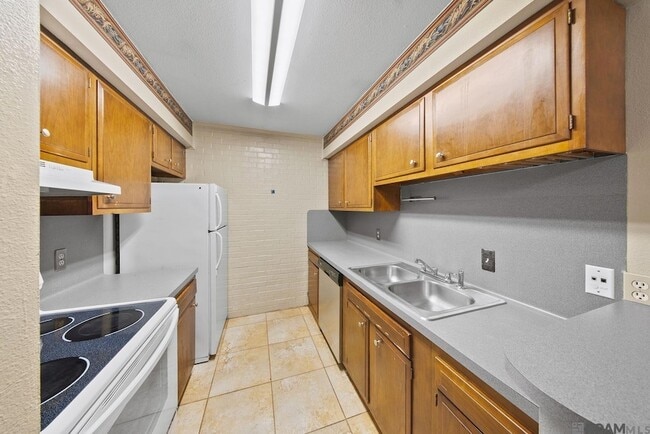 Building Photo - 2100 College Dr