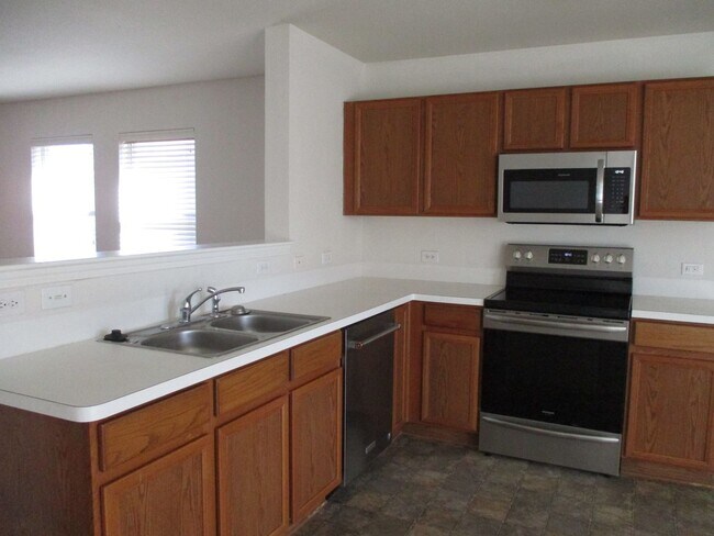 Foto del edificio - $1895 / 3br – 1,572 ft2 - 3/2/2 Ready to m...