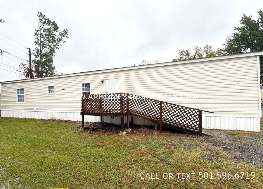 Primary Photo - 617 S 2nd St