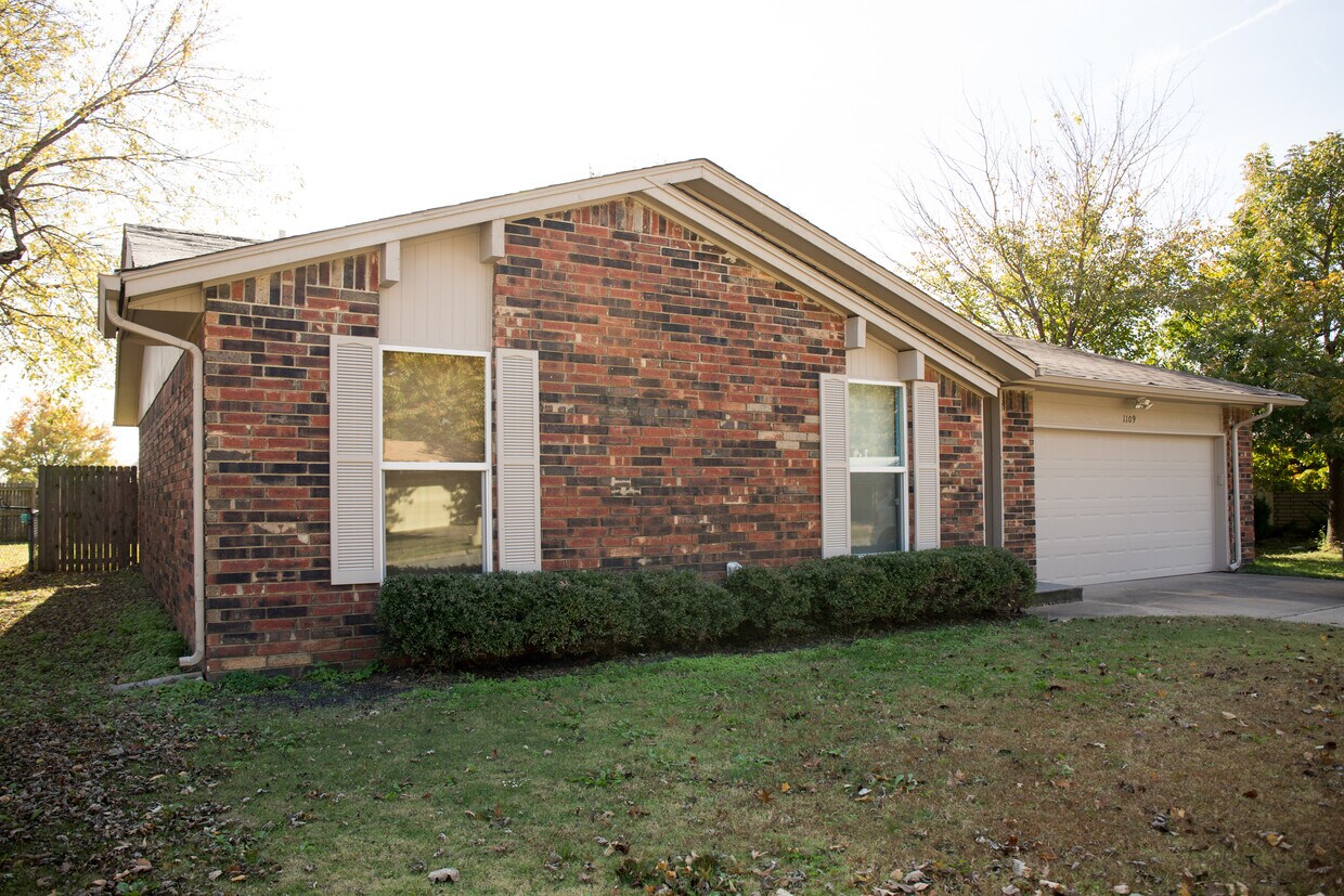 1109 W Pittsburg St, Broken Arrow, OK 74012 House Rental in Broken Arrow, OK